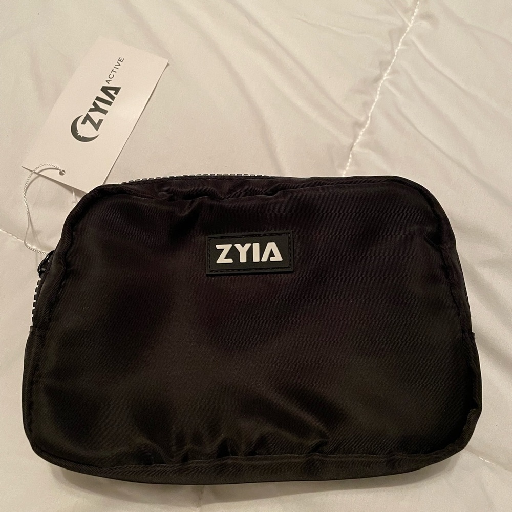 Zyia black crossbody